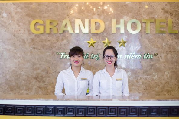 Đúng như tên gọi của mình, Grand Hotel ôm trọn trong mình không gian thư giãn hoàn hảo gần ven Sông Đà lộng gió. 