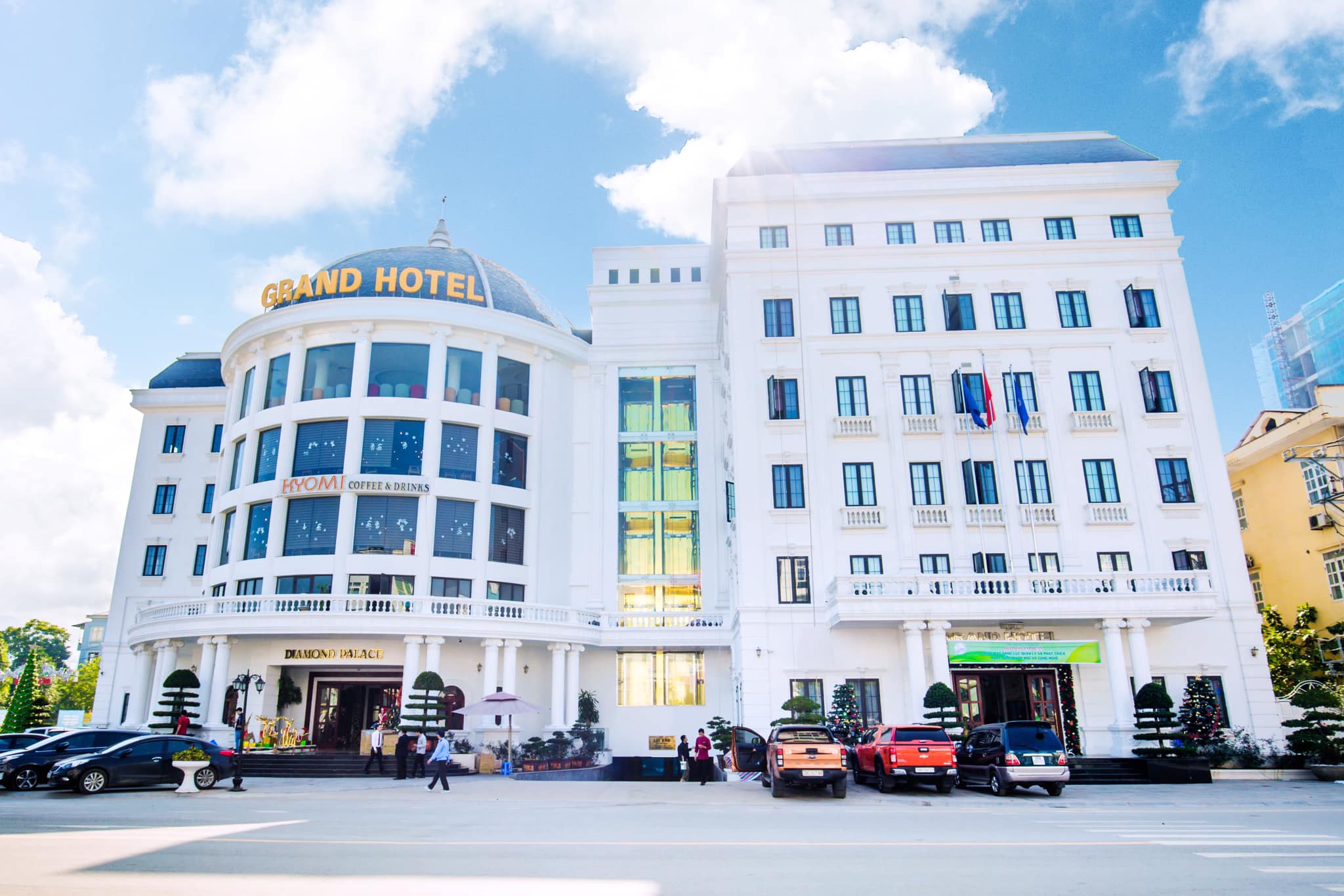 Một số review tích cực của khách hàng dành cho Grand Hotel Hoà Bình trên các trang đặt phòng trực tuyến OTA