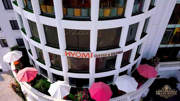 🤟Đến Kyomi Coffee, chọn một chỗ ngồi thoải mái, tận hưởng không gian khoáng đạt