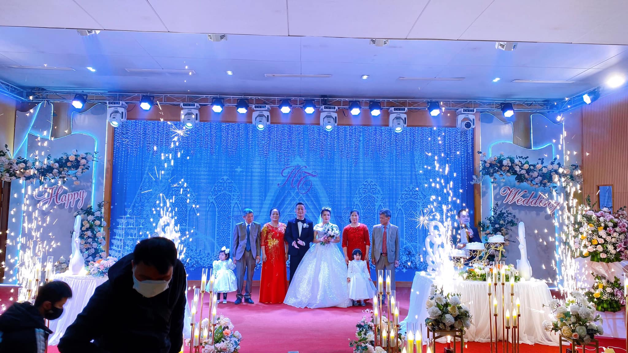 🎉  Grand Hotel - Diamond Palace xin được gửi những lời chúc tốt đẹp nhất, may mắn nhất tới cô dâu chú rể Minh Tâm - Lê Hiền.