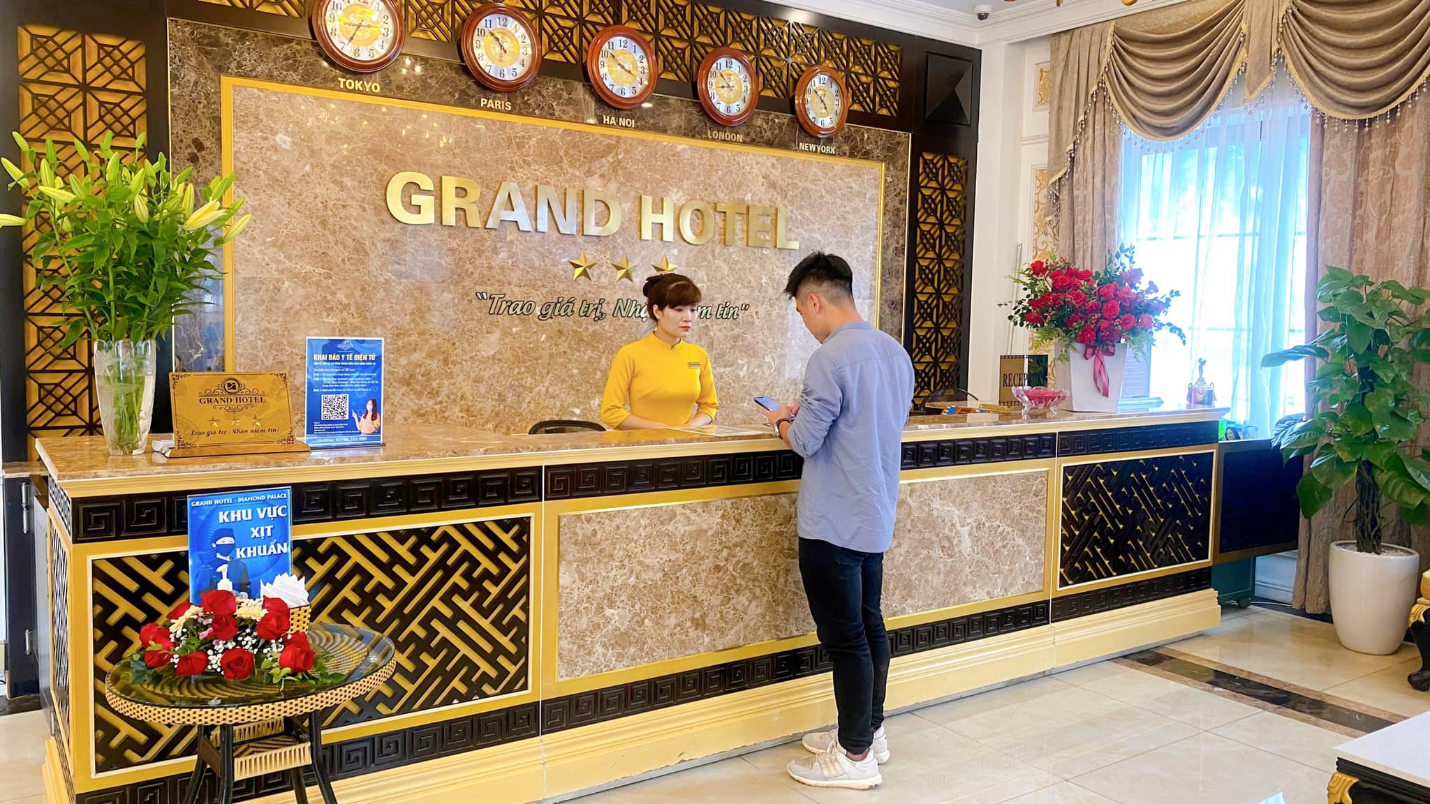 Trung ương Đoàn Thanh niên Nhân dân Cách Mạng Lào thăm Hoà Bình và lưu trú tại Grand Hotel.