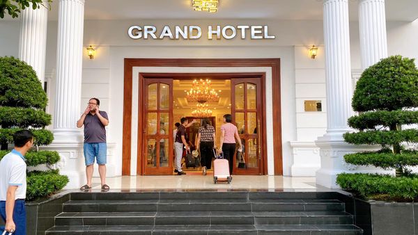 Nâng cấp kỳ lưu trú tại Hoà Bình và tận hưởng ưu đãi đặc quyền khi đặt phòng cùng Grand Hotel.
